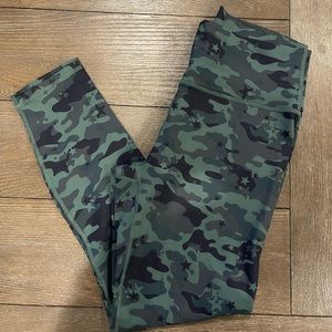 ✨Fabletics High-Waisted Camo Powerhold 7/8